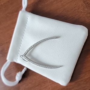 Ragen Wishbone Pendant